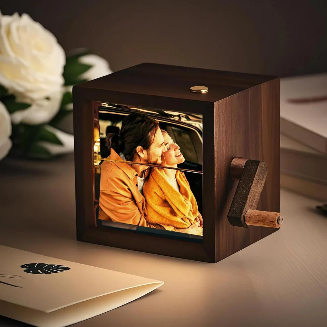 Wooden Crank Photo Box evlune